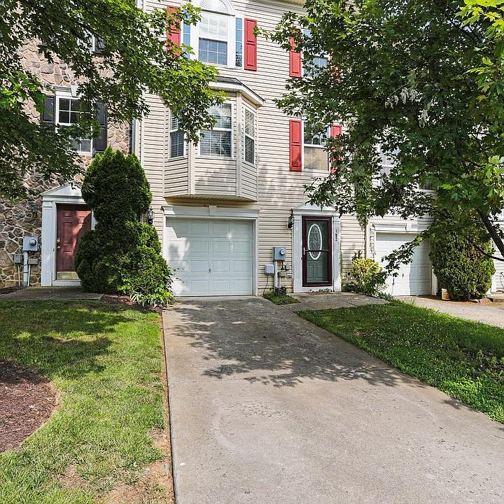 1st image of 132 Raphael Ct