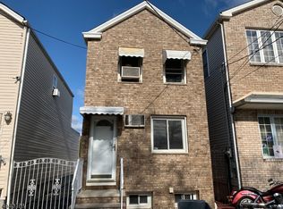 82 Komorn St, Newark, NJ 07105