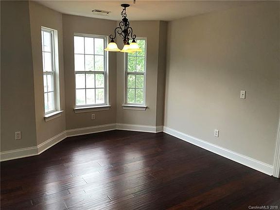 5th image of 6439 Park Pond Dr