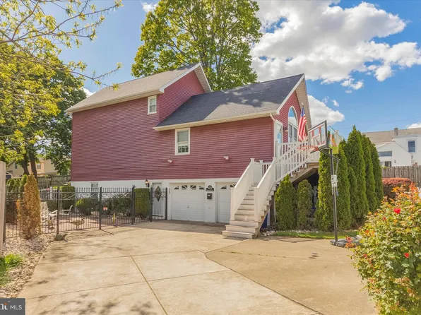 9222 Edmund St, Philadelphia, PA 19114