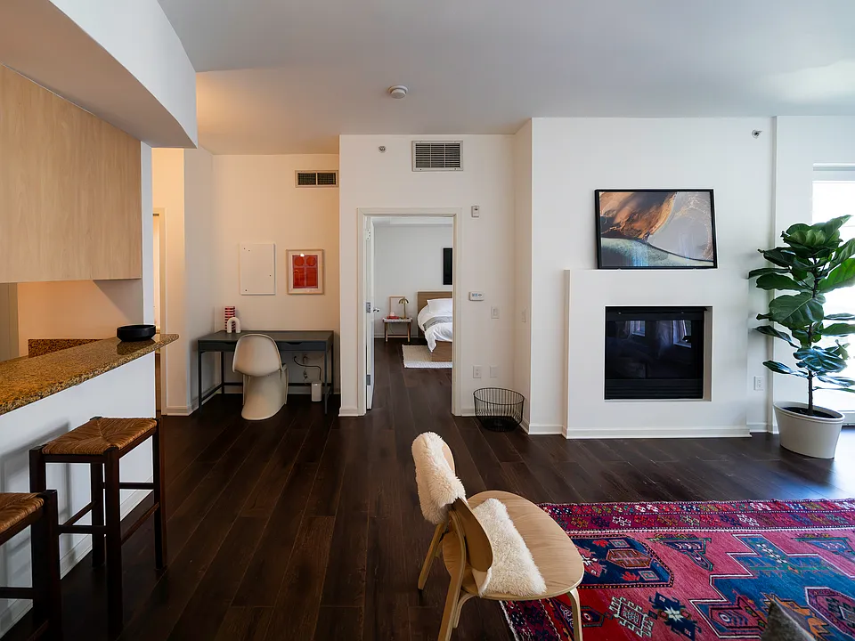 1620 NE Broadway St #517