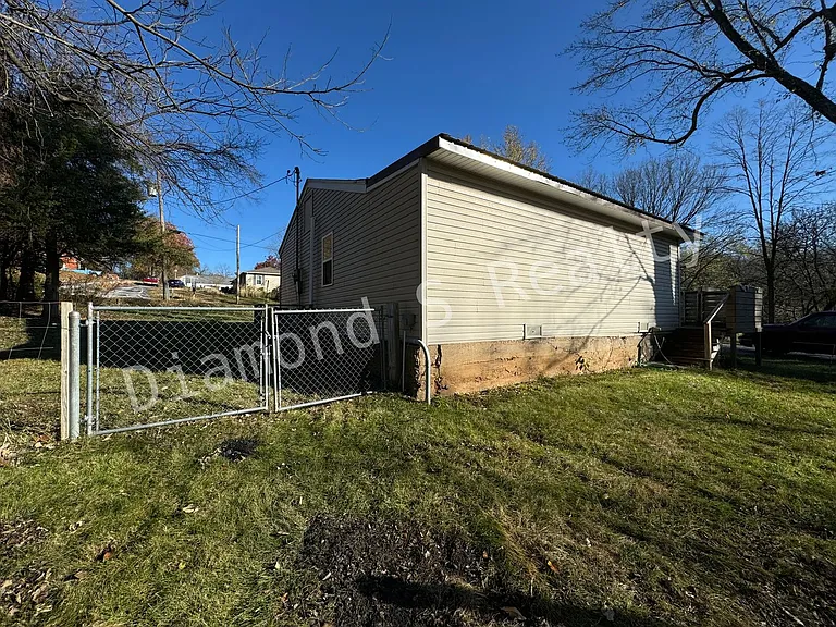 1618 E Farm Road 92 — Photo 15