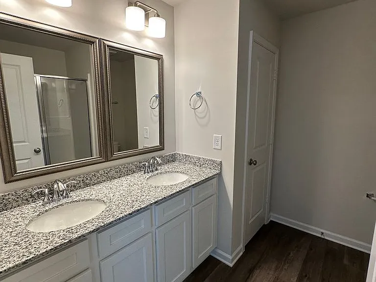 304 S Lake Ct — Photo 11