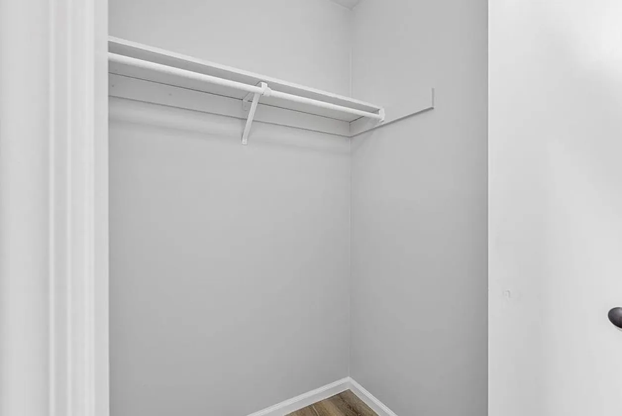 3 bed, 1360 sqft, $2,400 — Photo 3