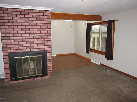 5th image of 1070 61st St SE