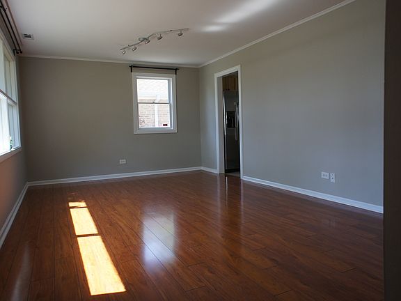 4th image of 1030 S 6th Ave