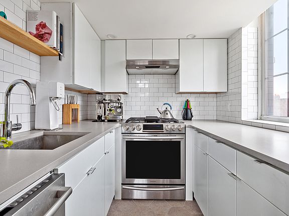 4th image of 174 Pacific St APT 3C