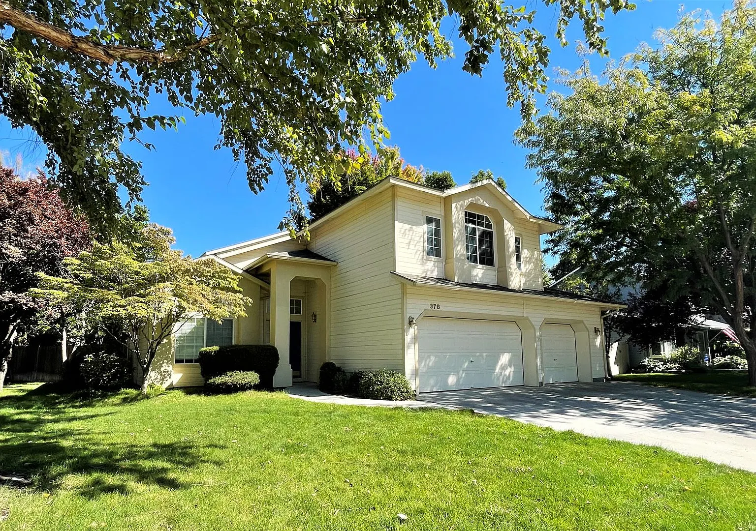 Beautiful 5bd 3ba home on corner lot, Edgeview Estates Sub in Boise — Photo 1