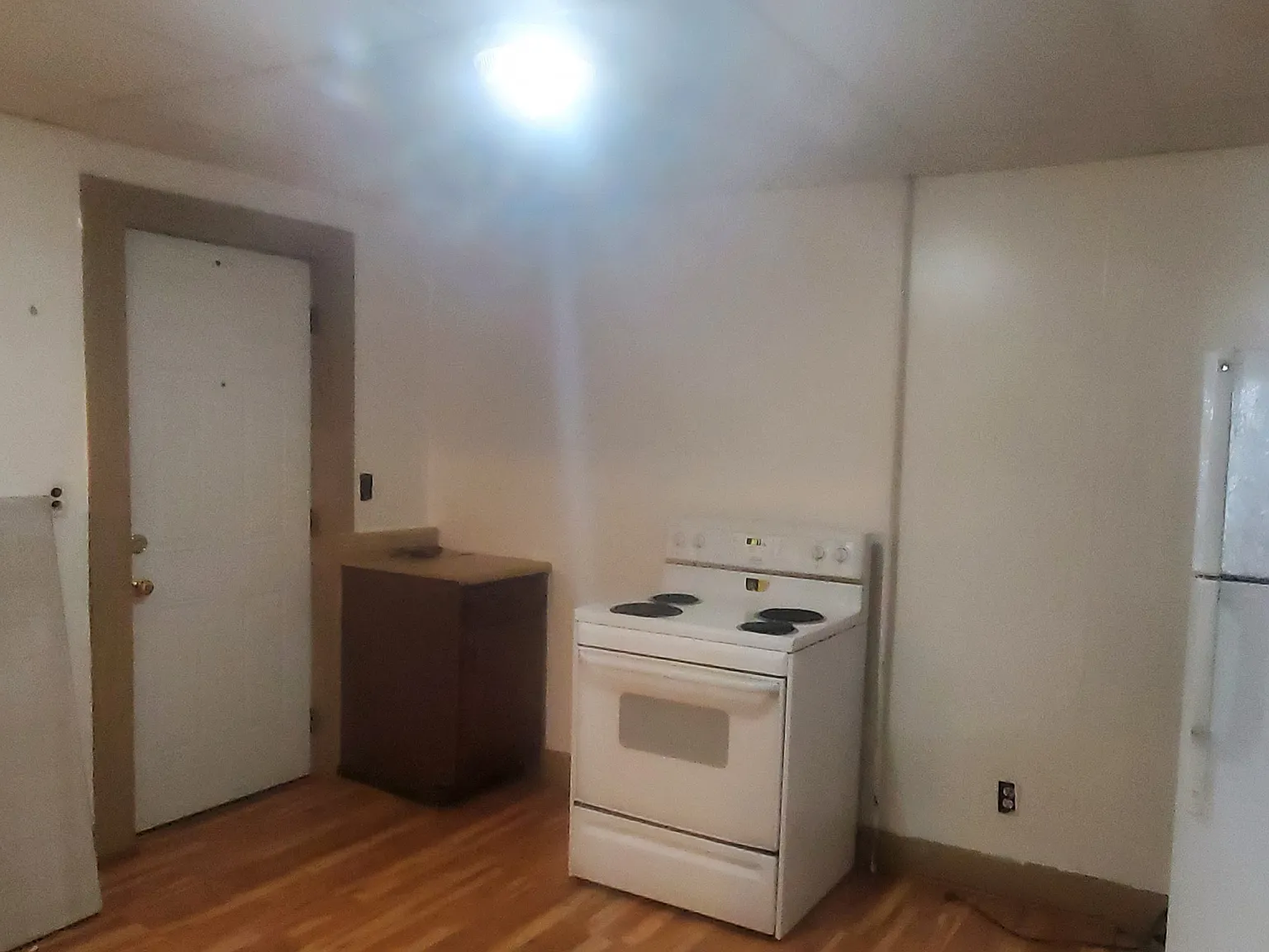 Studio, $800 — Photo 3