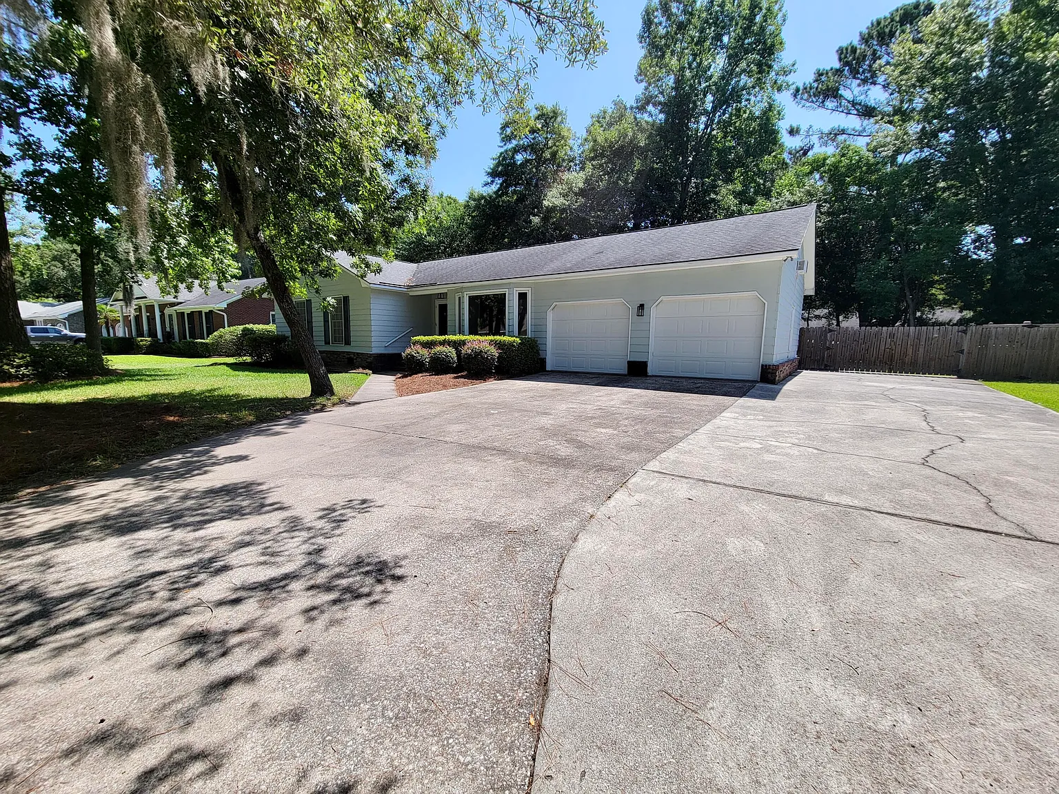 3 bed, 2.0 bath, 1688 sqft, $4,000 — Photo 3