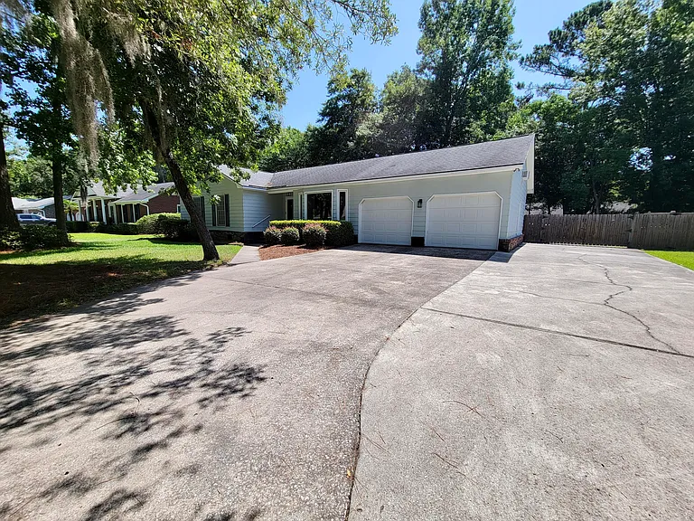 1003 Law Ln — Photo 3