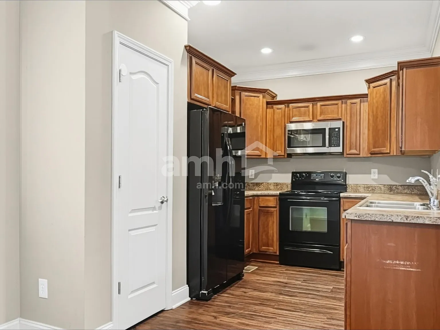 4 bed, 2.5 bath, 1775 sqft, $2,495 — Photo 3