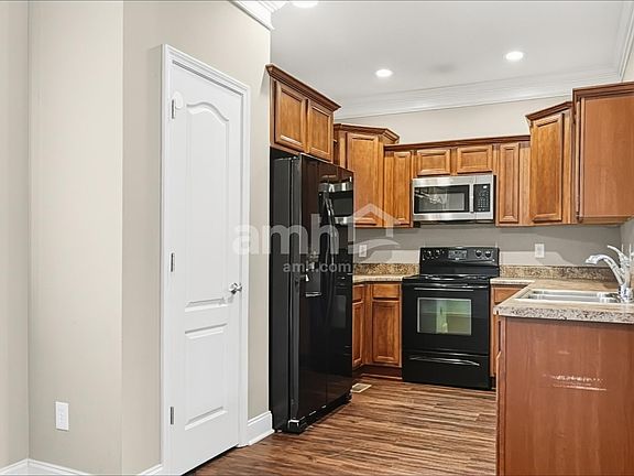 3rd image of 6827 Harvest Grove Ln