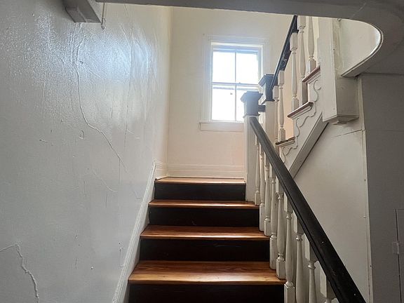 3rd image of 506 Stuart St Unit B