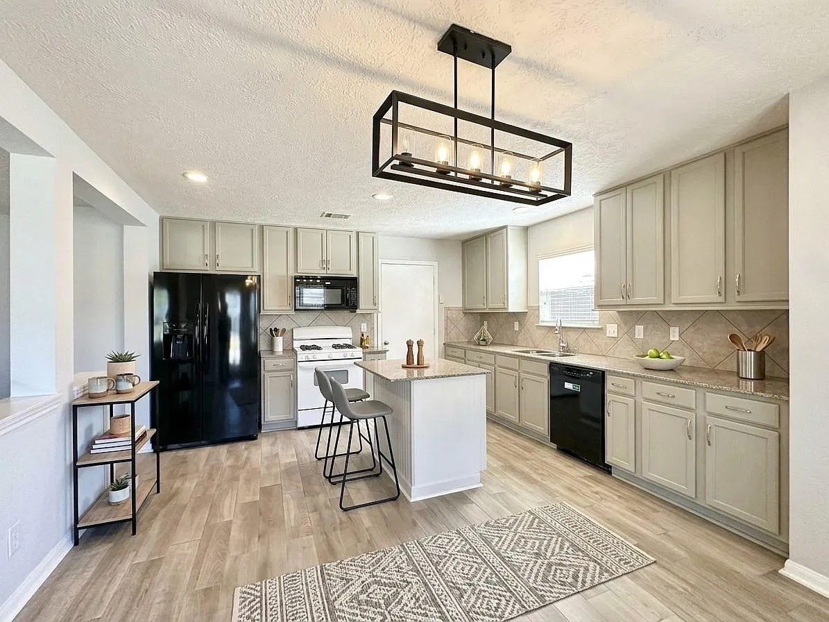 3 bed, 2.5 bath, 1790 sqft, $1,850 — Photo 2