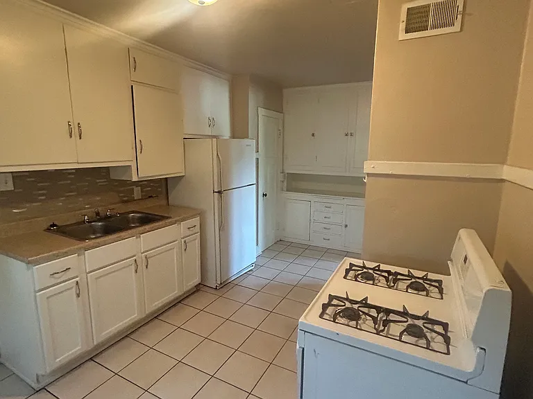 2322 N 53rd St #6 — Photo 8