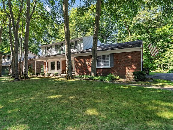 2nd image of 10839 Brookwood Dr