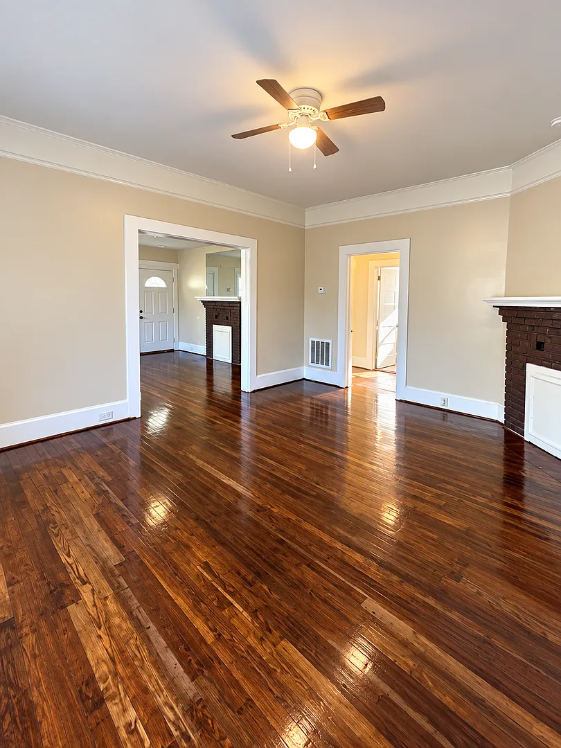 Spacious and charming 3-bedroom home located in Columbia's established Eau Claire area! — Photo 2