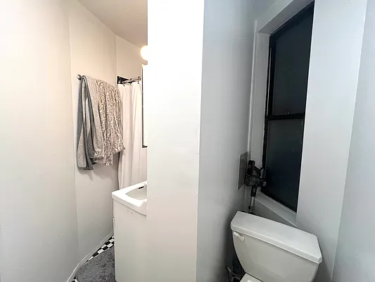 Rented by KNOCKKNOCK LLC | media 7