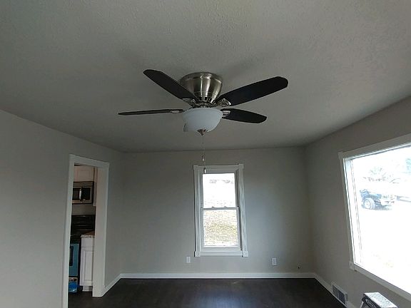3rd image of 906 Kennedy Ave