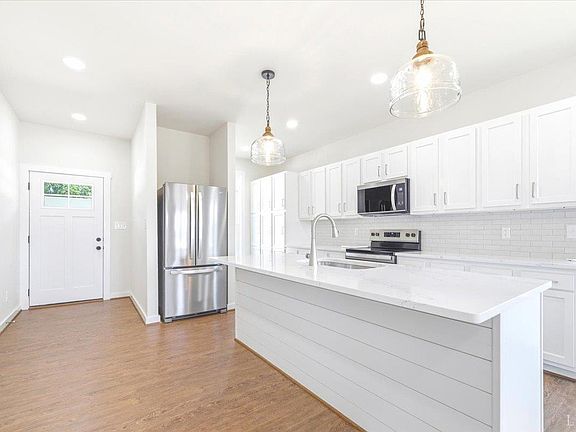 3rd image of 805 14th St