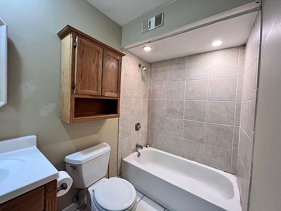 4th image of 8308 Oak Leaf Dr APT 1004
