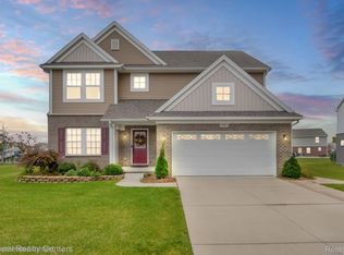 10411 N Island Lake Cir, Taylor, MI 48180