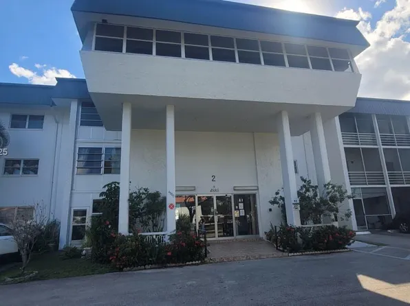 4880 NW 22nd St APT 301, Lauderhill, FL 33313