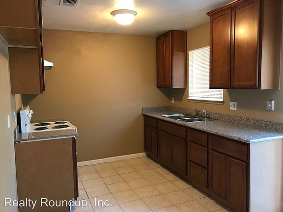 4th image of 2632 Plantation Pl