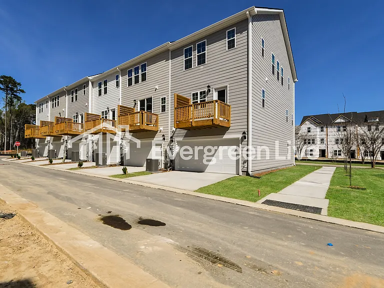 548 Hodge Rd — Photo 16