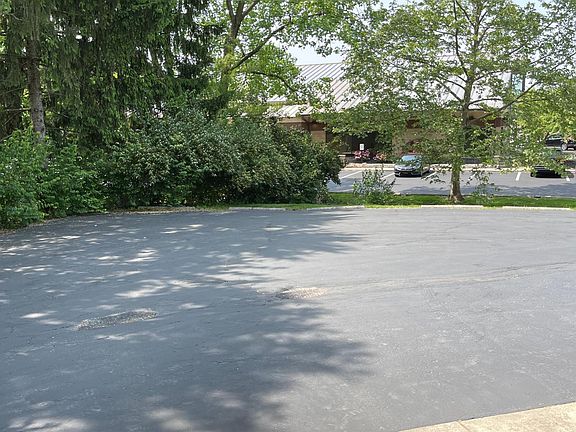 3rd image of 83 Corbins Mill Dr
