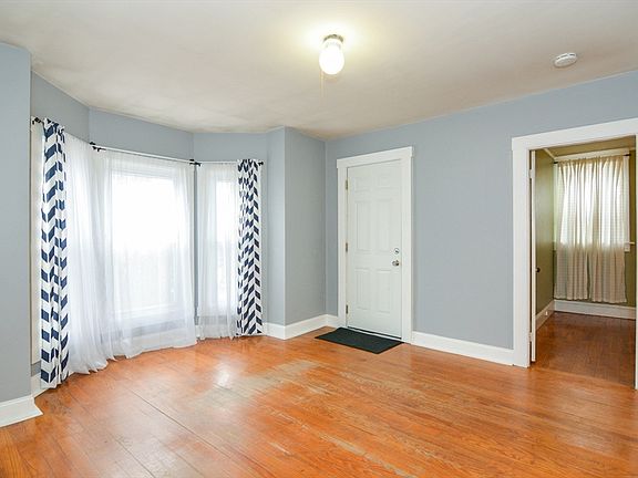 4th image of 23 Grove St Unit 1