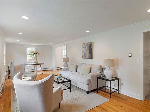 3rd image of 77 Ridge St #9