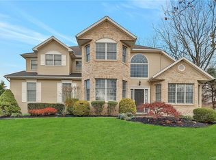 2 Meriwether Trl, Congers, NY 10920