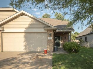 916 Eagle Ridge Dr, Baldwin City, KS 66006