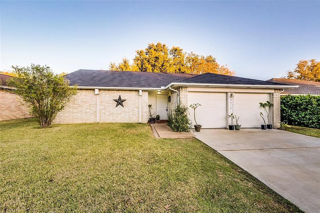 3 bed, 2.0 bath, 1363 sqft, $1,795 — Photo 2