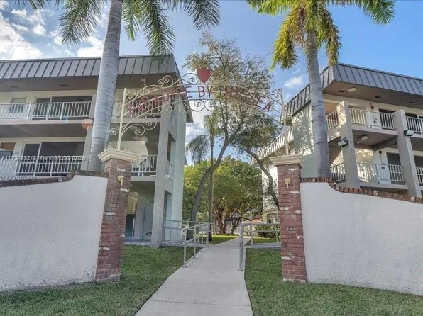 300 Layne Blvd APT 212, Hallandale, FL 33009