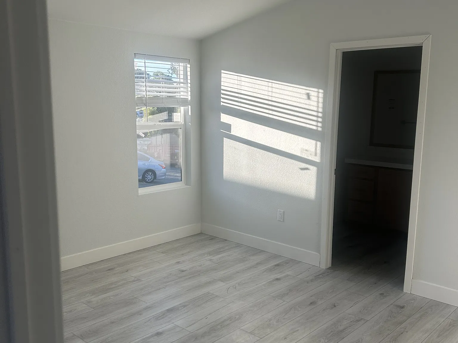 3 bed, 1000 sqft, $2,500 — Photo 4