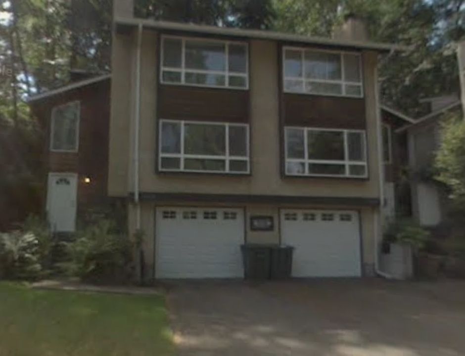 21112 Edmonds (Left Townhouse)