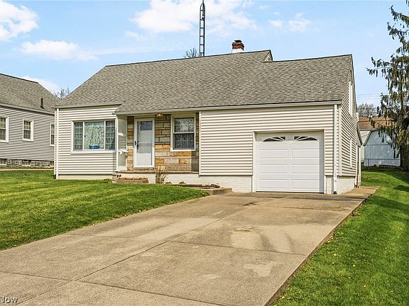 2nd image of 1321 Spangler Rd NE