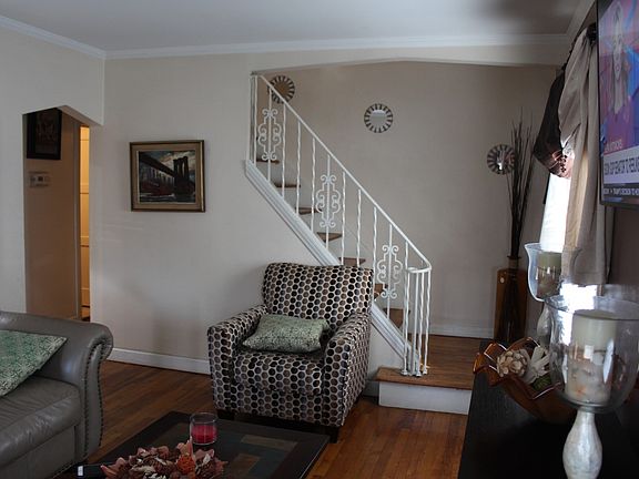 4th image of 169 Circle Dr E