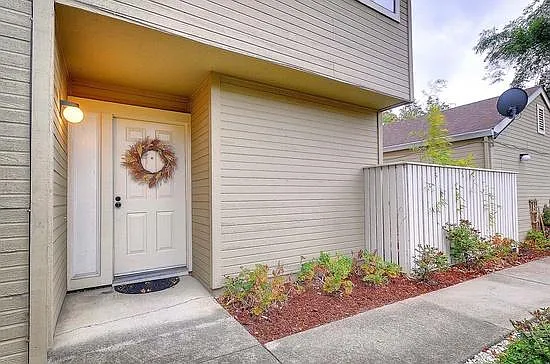 2401 Branchwood Ct #ROOM FOR RENT ONLY — Photo 3