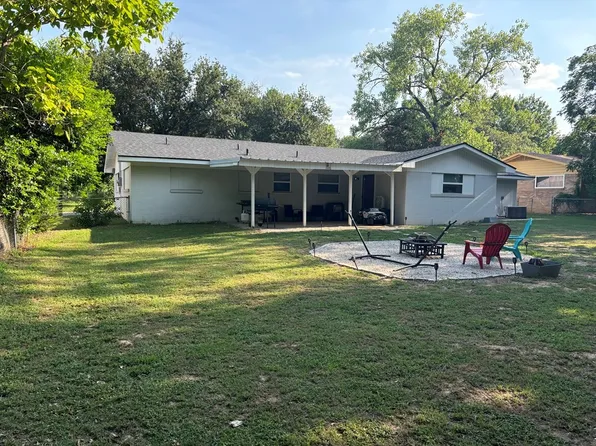 514 Ravenwood Dr, Athens, TX 75751