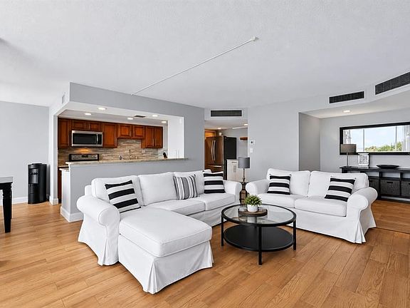 4th image of 644 ISLAND WAY #406