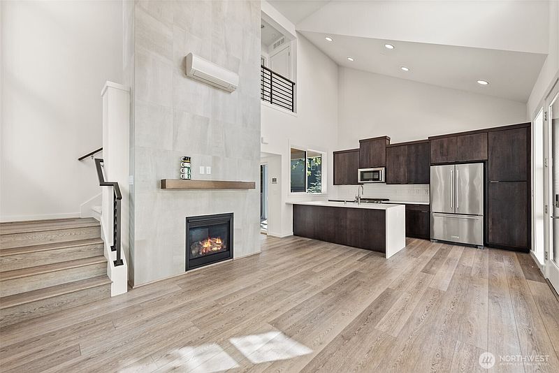 5th image of 10215 135th Circle NE #28