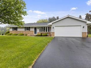 5415 Lakecrest Rd, Caledonia, IL 61011