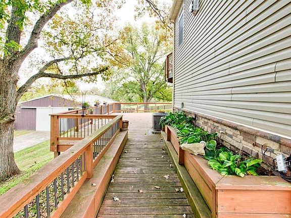5th image of 364 Hinkle Ln