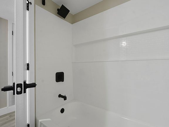 5th image of 433 W New England Ave APT 105