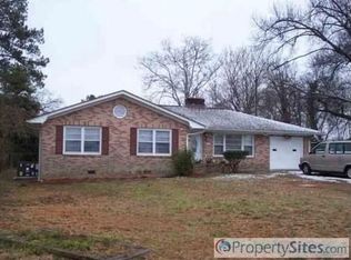 10 Mayflower St, Taylors, SC 29687