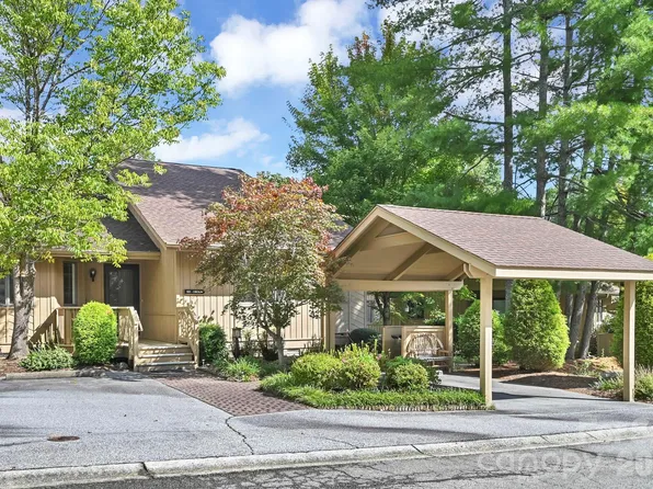 901 Red Oak Dr, Hendersonville, NC 28791